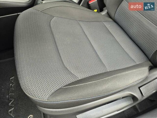 Синій Хендай Елантра, об'ємом двигуна 1.6 л та пробігом 119 тис. км за 13350 $, фото 31 на Automoto.ua