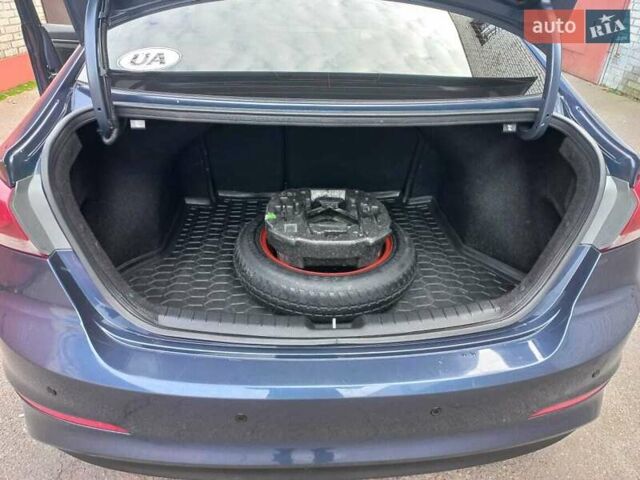 Хендай Элантра 2018 в Киеве на Automoto.ua Синий Хендай Элантра, объемом двигателя 1.59 л и пробегом 119 тыс. км за 11500 $, фото 8 на Automoto.ua