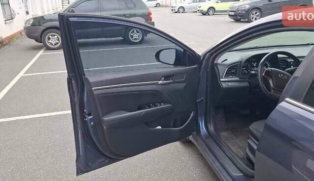 Хендай Элантра 2018 в Киеве на Automoto.ua Синий Хендай Элантра, объемом двигателя 2 л и пробегом 117 тыс. км за 14500 $, фото 19 на Automoto.ua