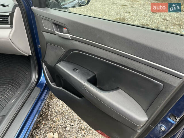 Синий Хендай Элантра, объемом двигателя 2 л и пробегом 144 тыс. км за 13500 $, фото 9 на Automoto.ua