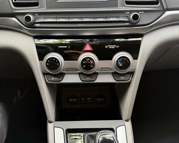 Синий Хендай Элантра, объемом двигателя 2 л и пробегом 50 тыс. км за 14500 $, фото 4 на Automoto.ua