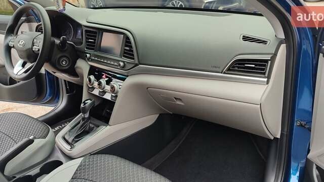 Синий Хендай Элантра, объемом двигателя 2 л и пробегом 68 тыс. км за 14300 $, фото 14 на Automoto.ua