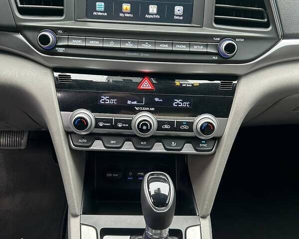 Синий Хендай Элантра, объемом двигателя 2 л и пробегом 140 тыс. км за 12800 $, фото 4 на Automoto.ua