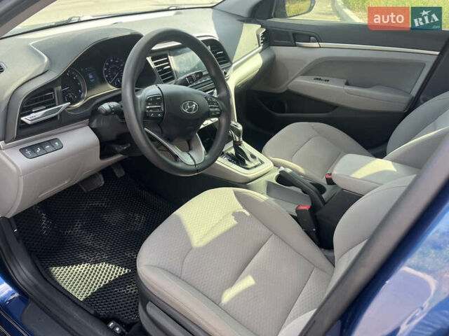 Синий Хендай Элантра, объемом двигателя 2 л и пробегом 112 тыс. км за 13900 $, фото 4 на Automoto.ua