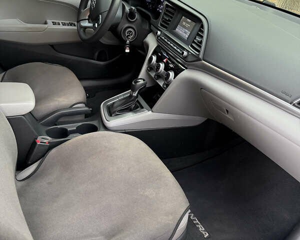 Синий Хендай Элантра, объемом двигателя 2 л и пробегом 50 тыс. км за 14500 $, фото 5 на Automoto.ua