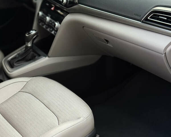 Хендай Элантра 2020 в Киеве на Automoto.ua Синий Хендай Элантра, объемом двигателя 2 л и пробегом 48 тыс. км за 14300 $, фото 12 на Automoto.ua