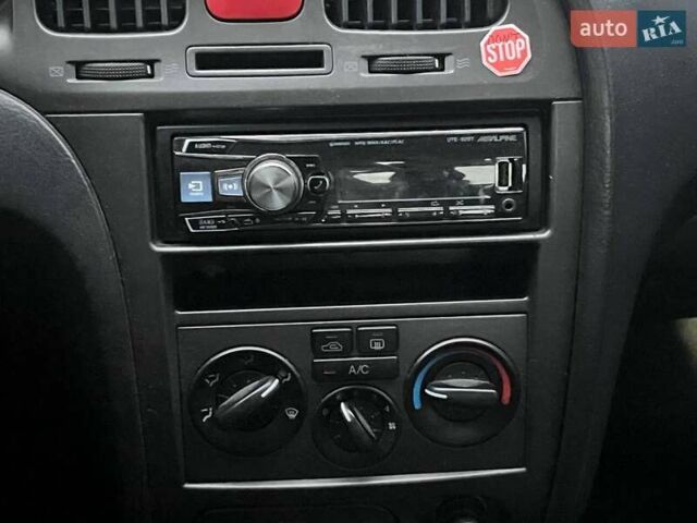 Зеленый Хендай Элантра, объемом двигателя 1.6 л и пробегом 196 тыс. км за 4990 $, фото 16 на Automoto.ua