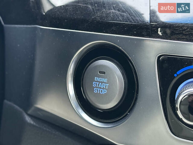 Черный Хендай Экус, объемом двигателя 5 л и пробегом 116 тыс. км за 15490 $, фото 61 на Automoto.ua