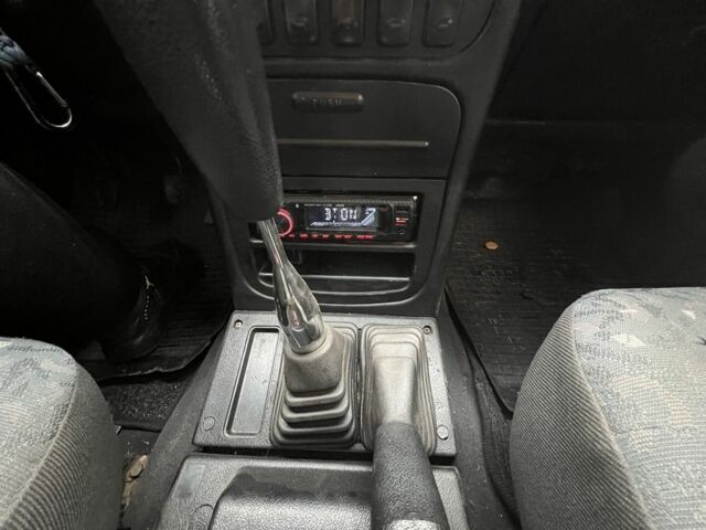 Серый Хендай Галлопер, объемом двигателя 2.5 л и пробегом 221 тыс. км за 3600 $, фото 9 на Automoto.ua