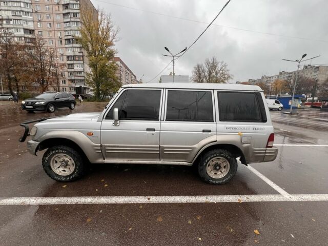 Серый Хендай Галлопер, объемом двигателя 2.5 л и пробегом 221 тыс. км за 3600 $, фото 1 на Automoto.ua