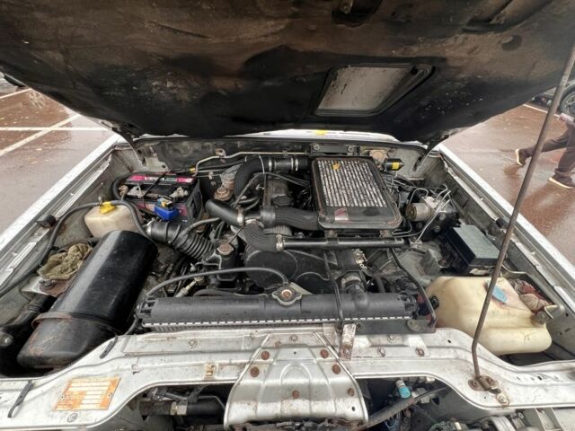 Серый Хендай Галлопер, объемом двигателя 2.5 л и пробегом 221 тыс. км за 3600 $, фото 3 на Automoto.ua