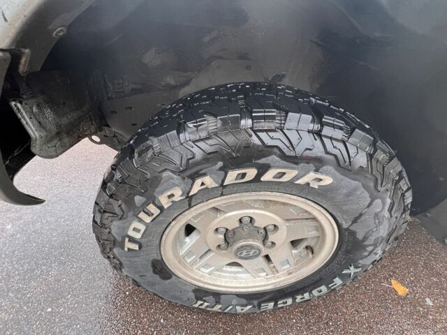 Серый Хендай Галлопер, объемом двигателя 2.5 л и пробегом 221 тыс. км за 3600 $, фото 10 на Automoto.ua