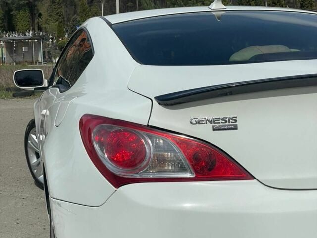 Білий Хендай Генезис, об'ємом двигуна 2 л та пробігом 130 тис. км за 7000 $, фото 3 на Automoto.ua