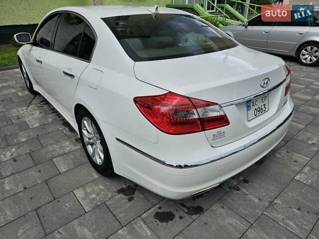 Білий Хендай Генезис, об'ємом двигуна 3.79 л та пробігом 158 тис. км за 11200 $, фото 3 на Automoto.ua