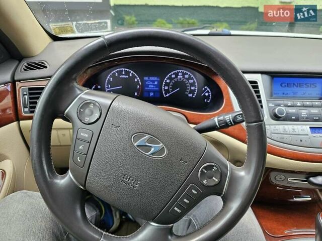 Білий Хендай Генезис, об'ємом двигуна 3.79 л та пробігом 158 тис. км за 11200 $, фото 10 на Automoto.ua