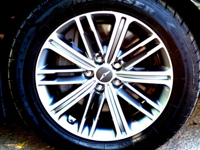 Черный Хендай Генезис, объемом двигателя 3.8 л и пробегом 63 тыс. км за 32000 $, фото 20 на Automoto.ua