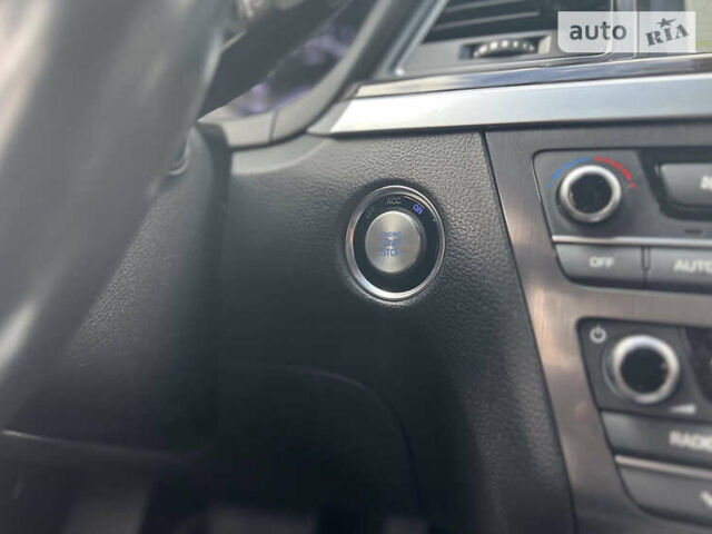 Черный Хендай Генезис, объемом двигателя 2 л и пробегом 122 тыс. км за 21000 $, фото 11 на Automoto.ua