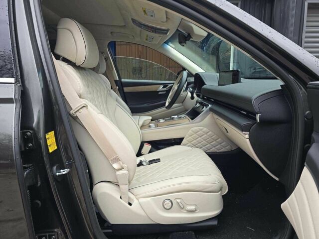 Черный Хендай Генезис, объемом двигателя 0 л и пробегом 25 тыс. км за 590 $, фото 5 на Automoto.ua