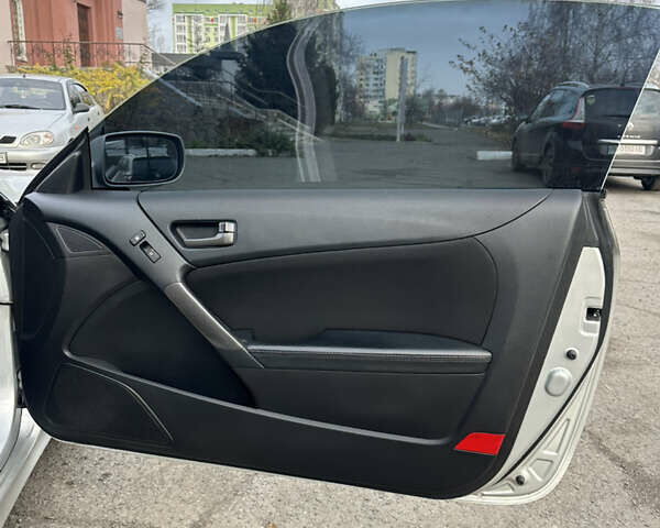 Сірий Хендай Генезис, об'ємом двигуна 2 л та пробігом 177 тис. км за 12900 $, фото 15 на Automoto.ua