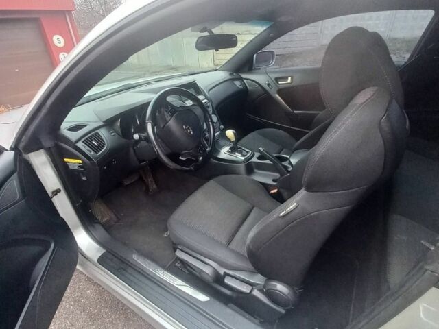 Серый Хендай Генезис, объемом двигателя 2 л и пробегом 140 тыс. км за 10200 $, фото 6 на Automoto.ua