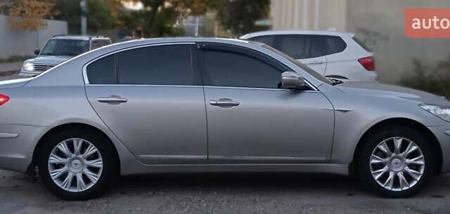 Сірий Хендай Генезис, об'ємом двигуна 3.78 л та пробігом 320 тис. км за 9800 $, фото 2 на Automoto.ua