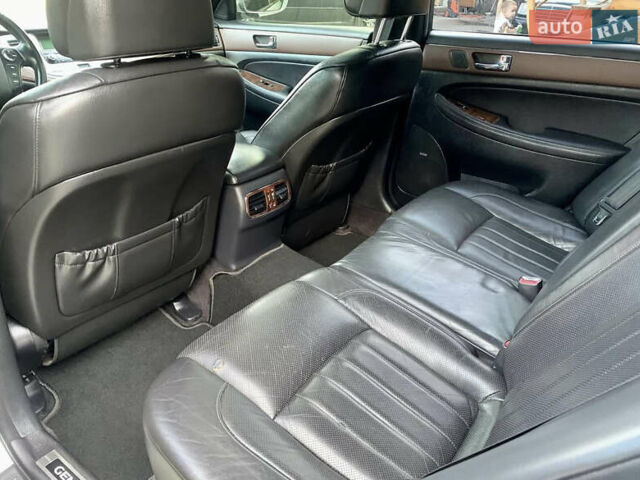 Серый Хендай Генезис, объемом двигателя 3.78 л и пробегом 271 тыс. км за 9999 $, фото 5 на Automoto.ua