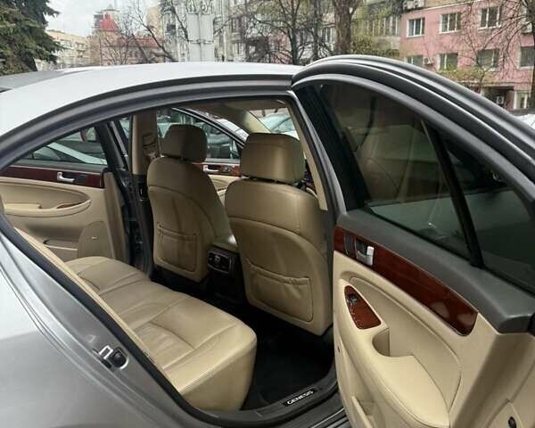 Серый Хендай Генезис, объемом двигателя 3.78 л и пробегом 264 тыс. км за 11000 $, фото 9 на Automoto.ua