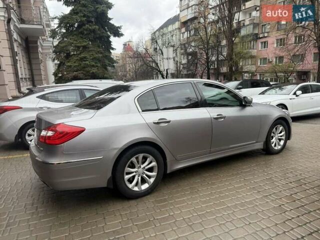Серый Хендай Генезис, объемом двигателя 3.78 л и пробегом 264 тыс. км за 11000 $, фото 2 на Automoto.ua