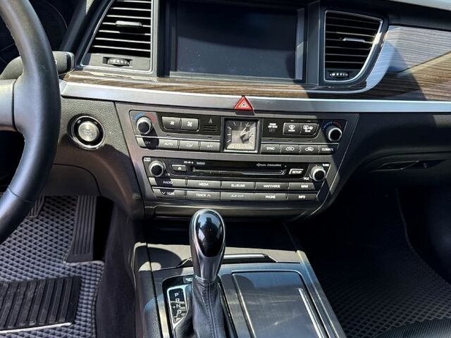 Сірий Хендай Генезис, об'ємом двигуна 3.8 л та пробігом 12100 тис. км за 19500 $, фото 3 на Automoto.ua