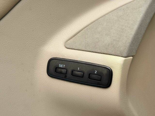 Синій Хендай Генезис, об'ємом двигуна 3.3 л та пробігом 295 тис. км за 5100 $, фото 12 на Automoto.ua