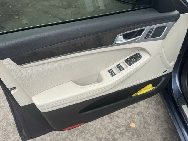 Синий Хендай Генезис, объемом двигателя 3.8 л и пробегом 84 тыс. км за 15500 $, фото 2 на Automoto.ua