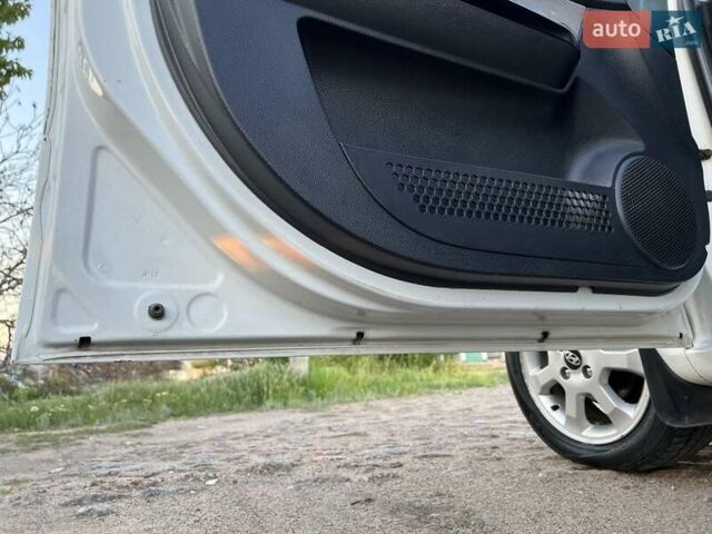 Хендай Гетц 2004 в Вознесенске на Automoto.ua Белый Хендай Гетц, объемом двигателя 1.3 л и пробегом 168 тыс. км за 5650 $, фото 16 на Automoto.ua
