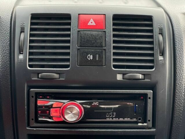 Белый Хендай Гетц, объемом двигателя 1.1 л и пробегом 140 тыс. км за 4400 $, фото 10 на Automoto.ua