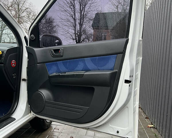 Білий Хендай Гетц, об'ємом двигуна 1.1 л та пробігом 206 тис. км за 4100 $, фото 4 на Automoto.ua