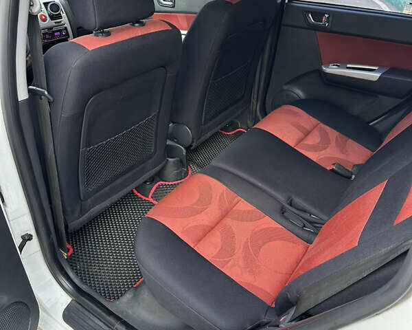 Хендай Гетц 2008 в Киеве на Automoto.ua Белый Хендай Гетц, объемом двигателя 1.4 л и пробегом 132 тыс. км за 5500 $, фото 9 на Automoto.ua