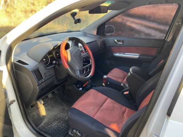 Белый Хендай Гетц, объемом двигателя 1.4 л и пробегом 220 тыс. км за 3200 $, фото 4 на Automoto.ua