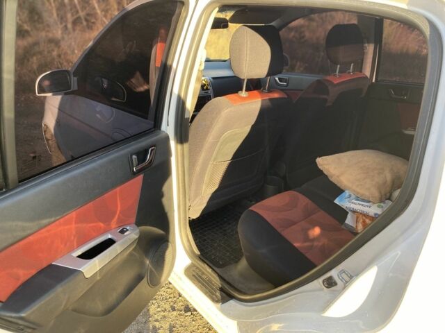 Белый Хендай Гетц, объемом двигателя 1.4 л и пробегом 220 тыс. км за 3200 $, фото 7 на Automoto.ua