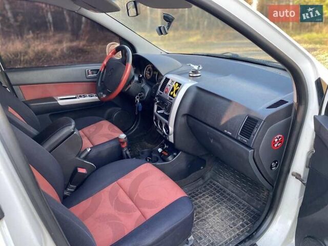 Белый Хендай Гетц, объемом двигателя 1.4 л и пробегом 220 тыс. км за 3200 $, фото 4 на Automoto.ua