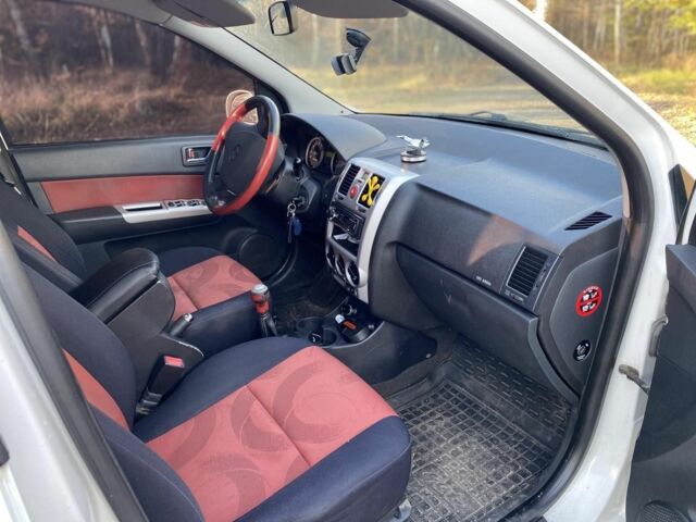 Белый Хендай Гетц, объемом двигателя 1.4 л и пробегом 220 тыс. км за 3200 $, фото 5 на Automoto.ua