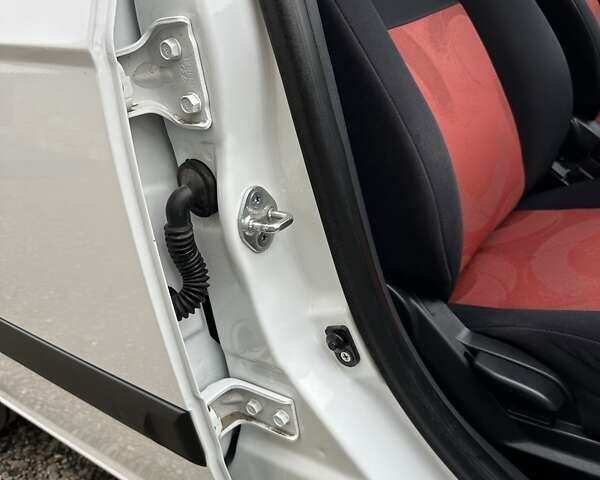 Білий Хендай Гетц, об'ємом двигуна 1.4 л та пробігом 127 тис. км за 5400 $, фото 55 на Automoto.ua