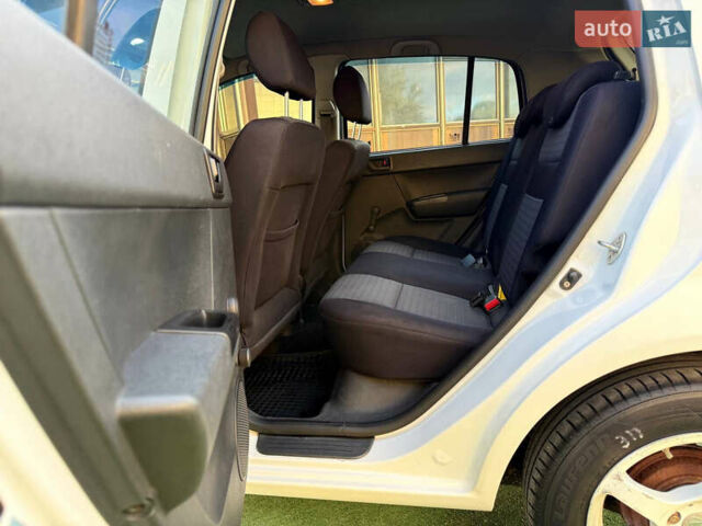 Белый Хендай Гетц, объемом двигателя 1.4 л и пробегом 159 тыс. км за 5000 $, фото 10 на Automoto.ua