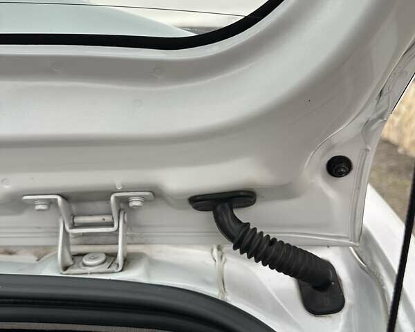 Білий Хендай Гетц, об'ємом двигуна 1.4 л та пробігом 127 тис. км за 5400 $, фото 48 на Automoto.ua