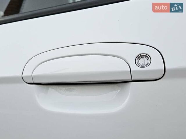 Белый Хендай Гетц, объемом двигателя 1.4 л и пробегом 100 тыс. км за 7000 $, фото 52 на Automoto.ua