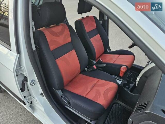 Белый Хендай Гетц, объемом двигателя 1.4 л и пробегом 100 тыс. км за 7000 $, фото 79 на Automoto.ua