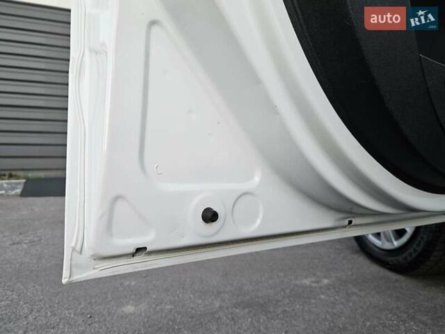 Белый Хендай Гетц, объемом двигателя 1.4 л и пробегом 100 тыс. км за 7000 $, фото 59 на Automoto.ua