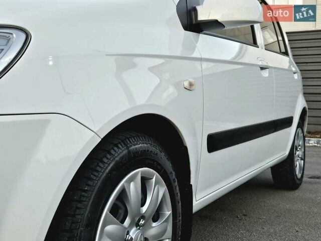 Белый Хендай Гетц, объемом двигателя 1.4 л и пробегом 100 тыс. км за 7000 $, фото 19 на Automoto.ua