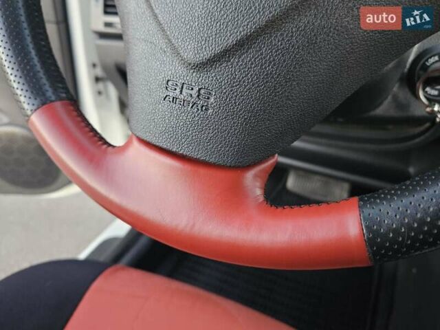 Белый Хендай Гетц, объемом двигателя 1.4 л и пробегом 100 тыс. км за 7000 $, фото 96 на Automoto.ua