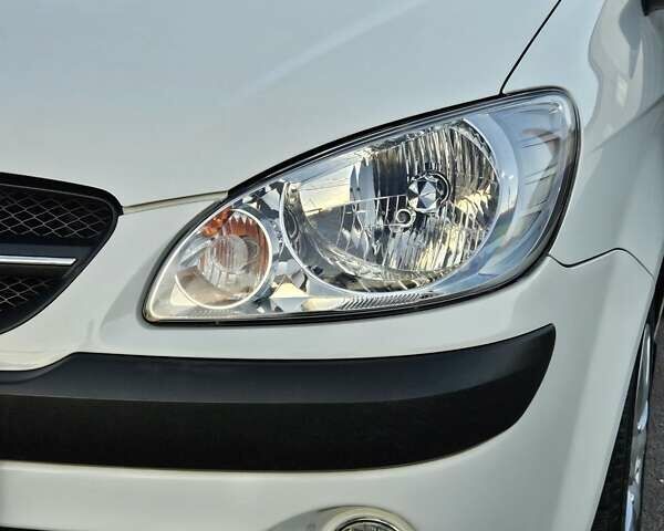 Белый Хендай Гетц, объемом двигателя 1.4 л и пробегом 100 тыс. км за 7000 $, фото 17 на Automoto.ua