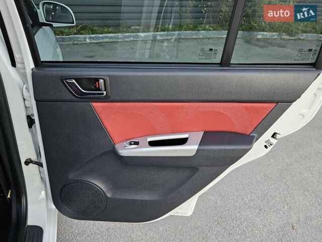 Белый Хендай Гетц, объемом двигателя 1.4 л и пробегом 100 тыс. км за 7000 $, фото 73 на Automoto.ua