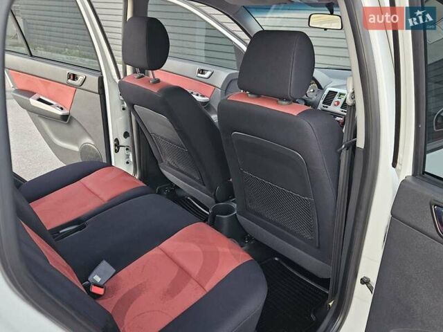 Белый Хендай Гетц, объемом двигателя 1.4 л и пробегом 100 тыс. км за 7000 $, фото 72 на Automoto.ua